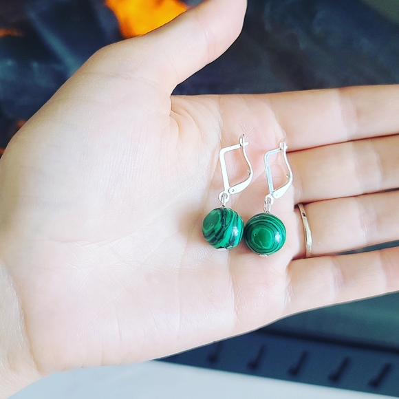 Beautiful Malachite beaded earrings ✨ - Picture 3 of 4